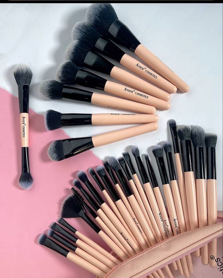Avour brush set